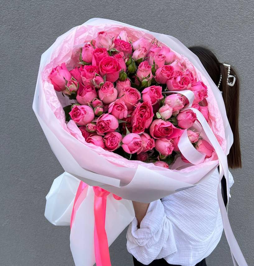 Букет из 15 малиновых пионовидных роз