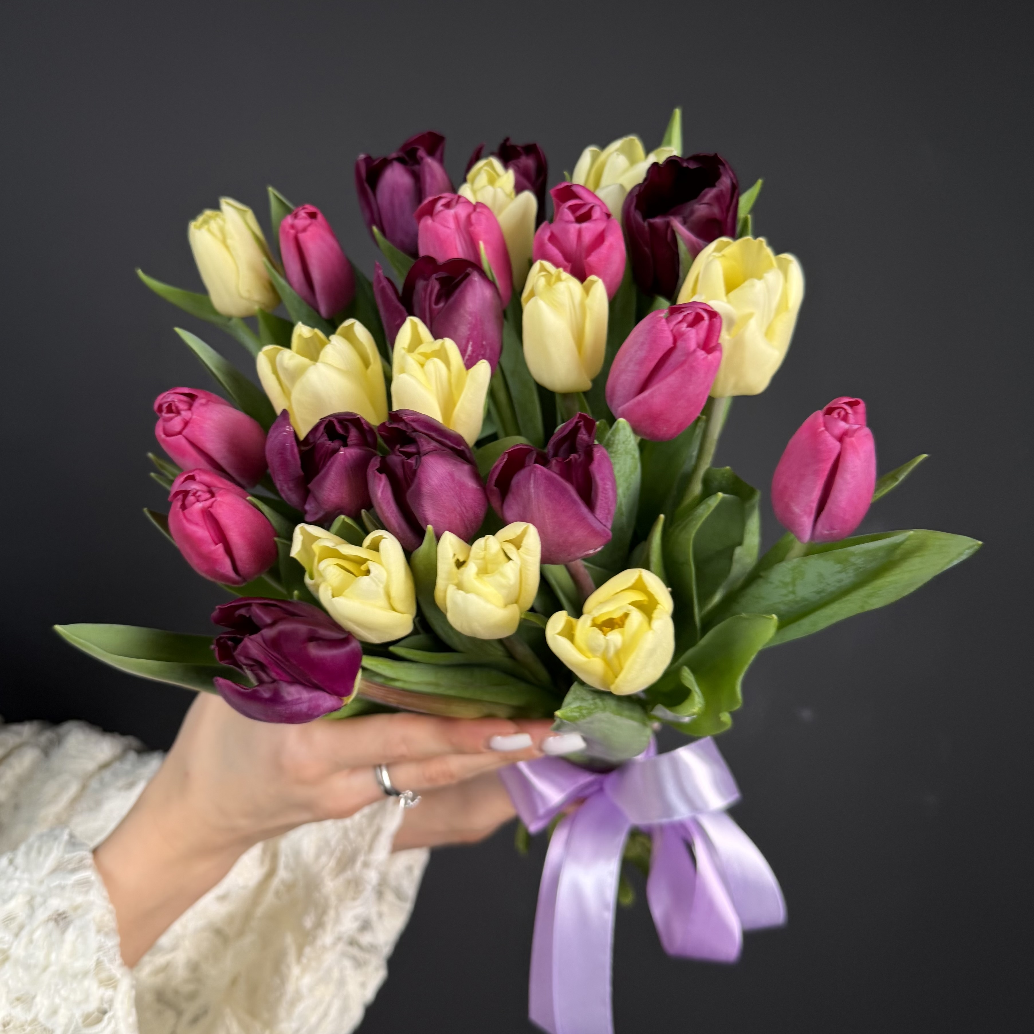 25 тюльпанов микс под ленту фото 1