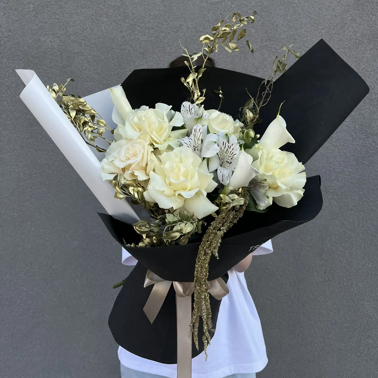 Букет "Рассвет в сумрачном саду"