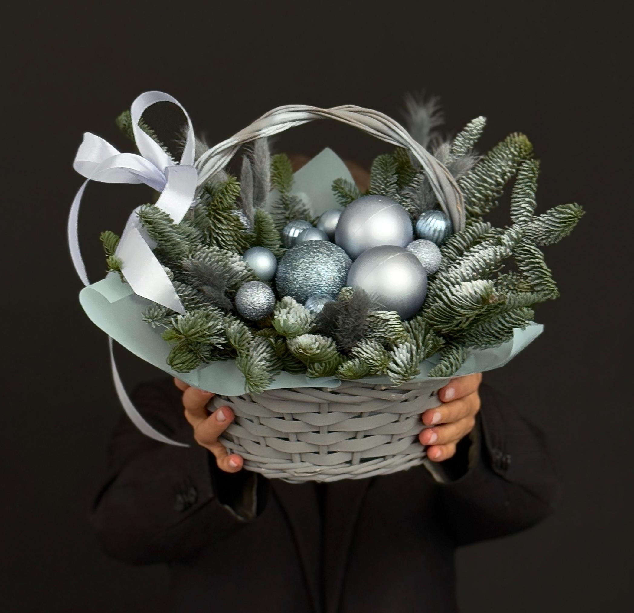 Композиция "Заснеженная корзина" фото 1