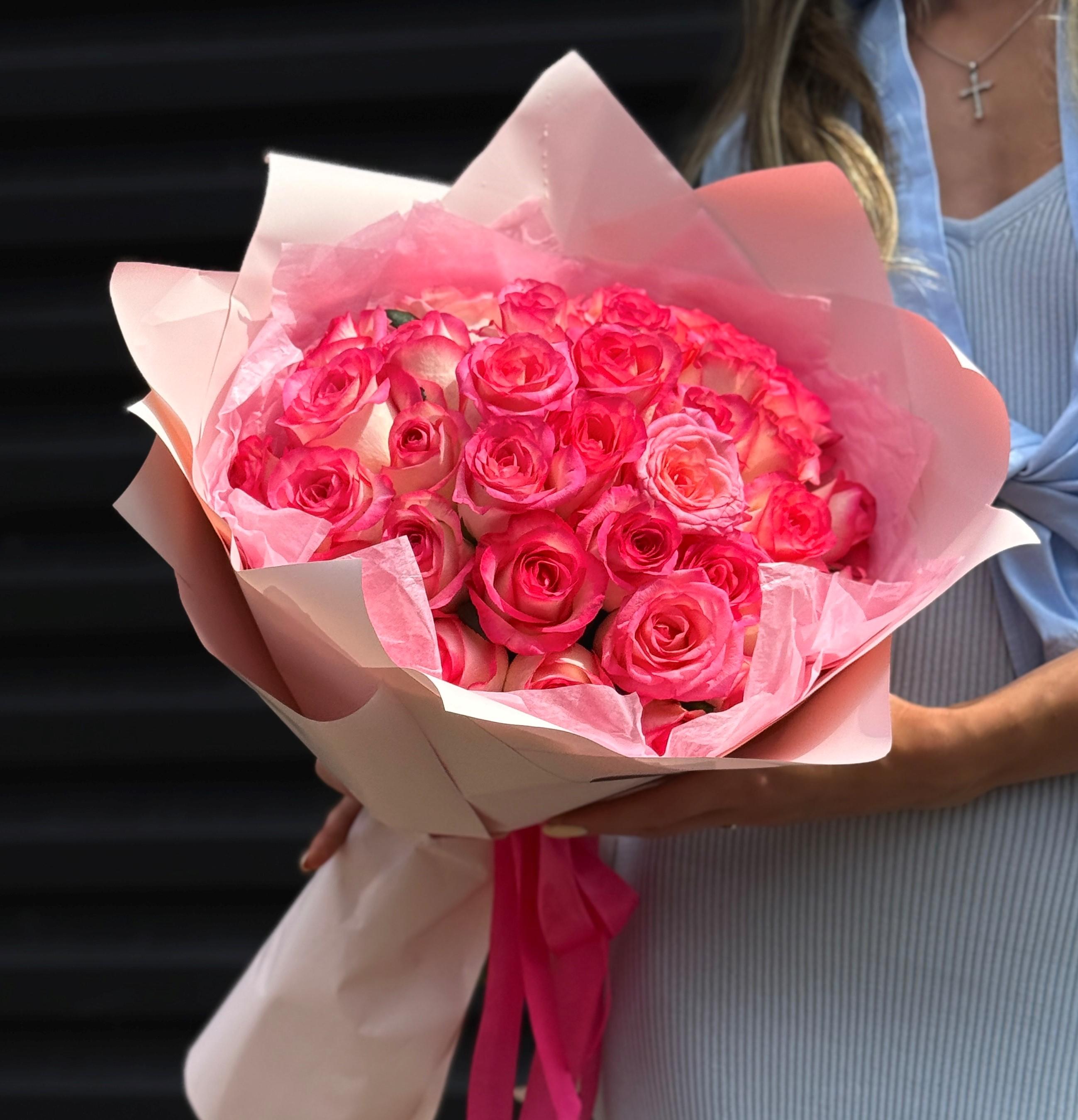 Букет из 35 бело-розовых роз 50/60 см