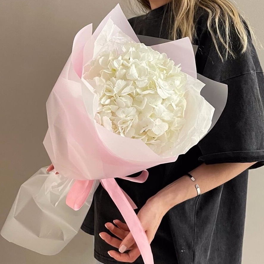 Комплимент из белой гортензии