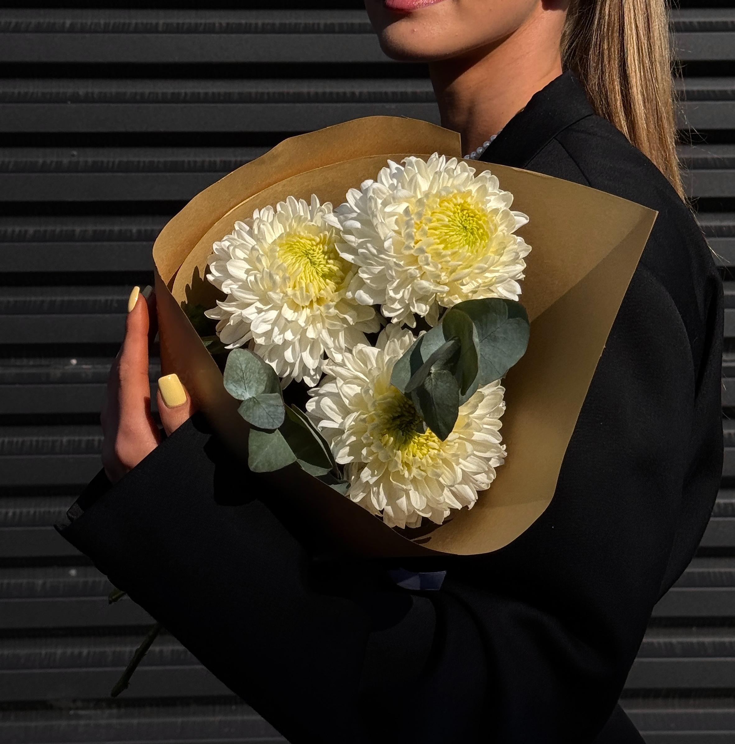 Букет из 3 одноголовых хризантем