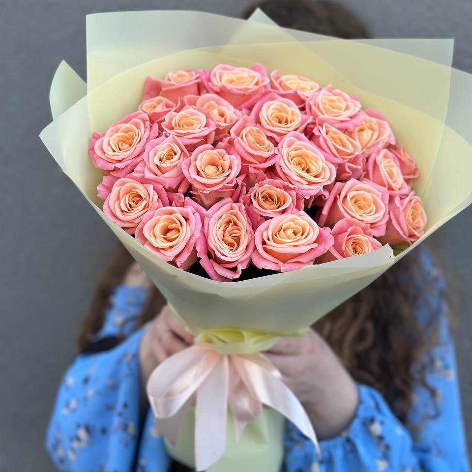 Букет из 25 коралловых роз 40 см