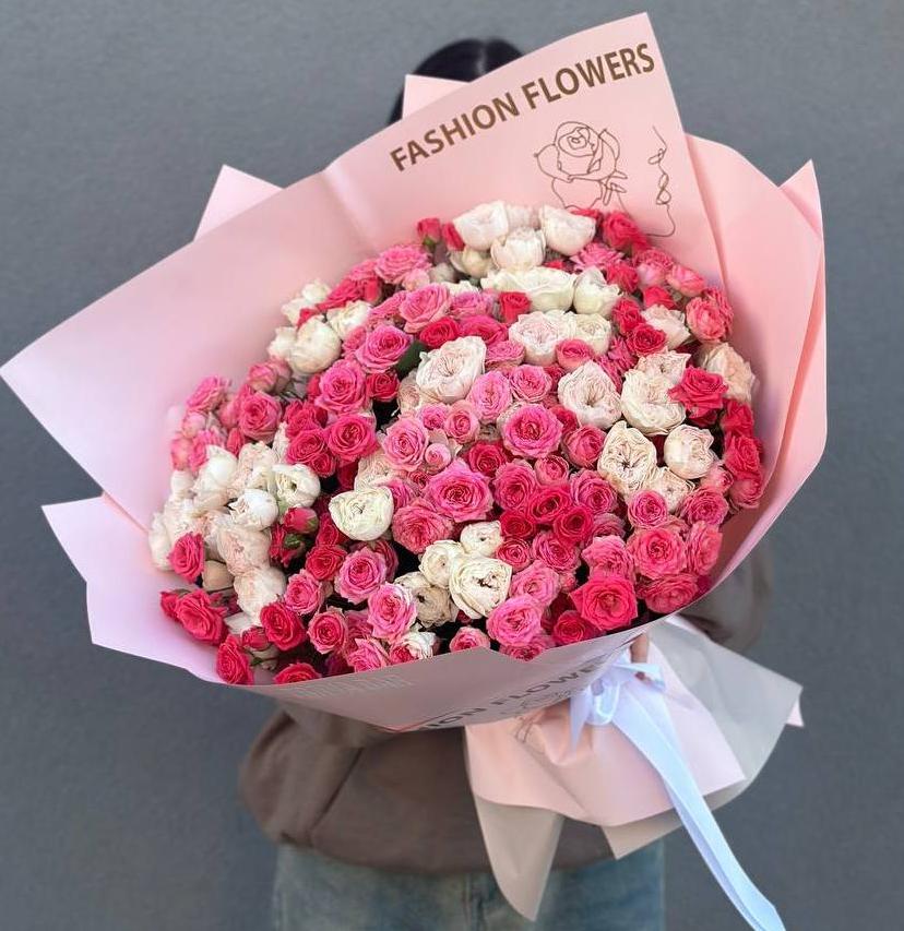 Букет "51 кустовая роза микс 40/50 см в оформлении"