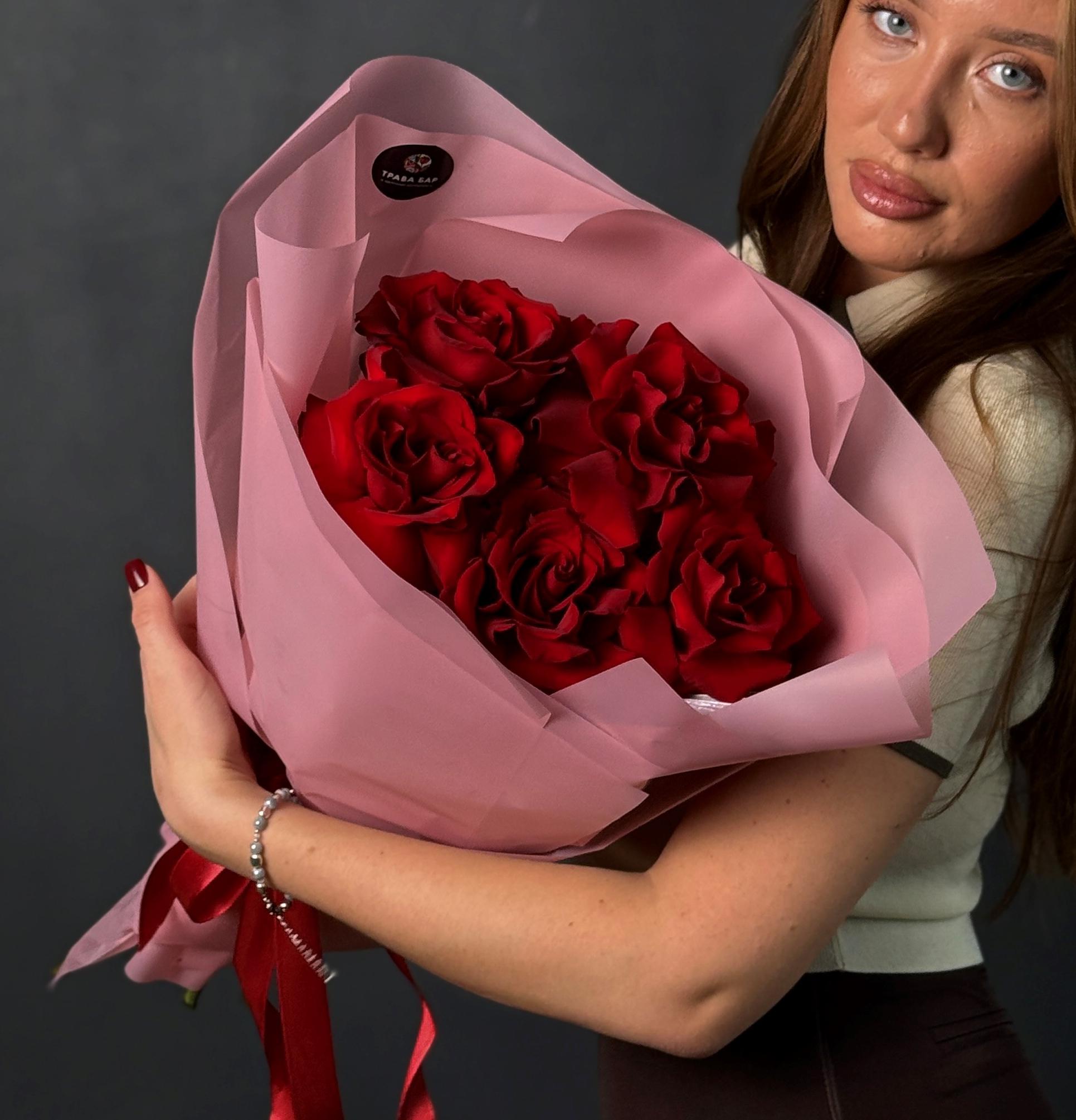 5 красных французских роз