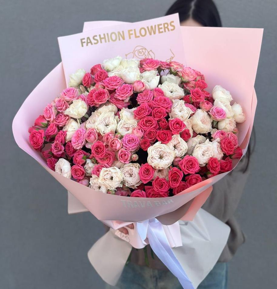 Букет "35 кустовых роз микс 40/50 см в оформлении"