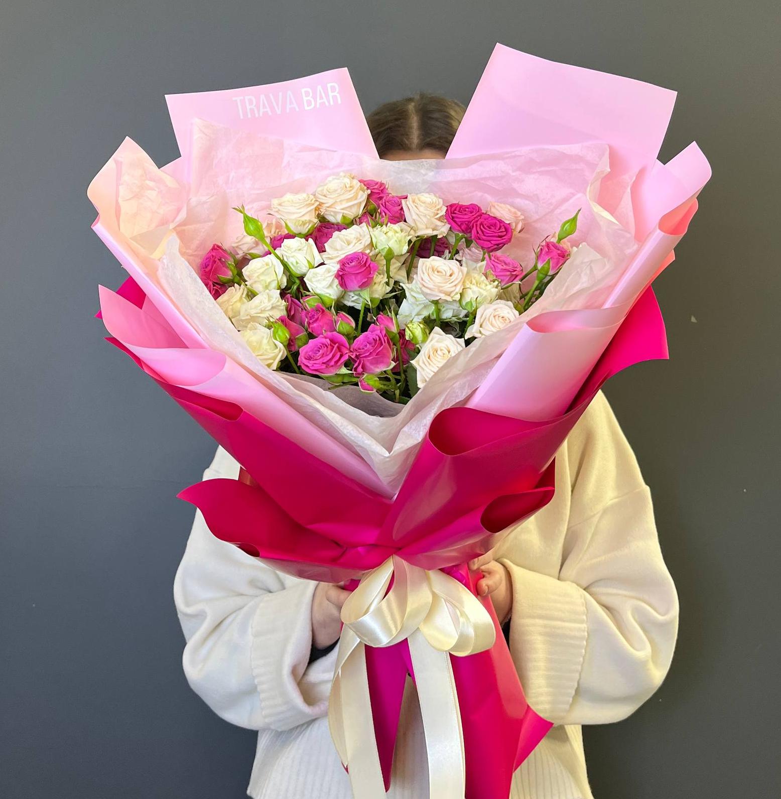 15 нежных кустовых роз