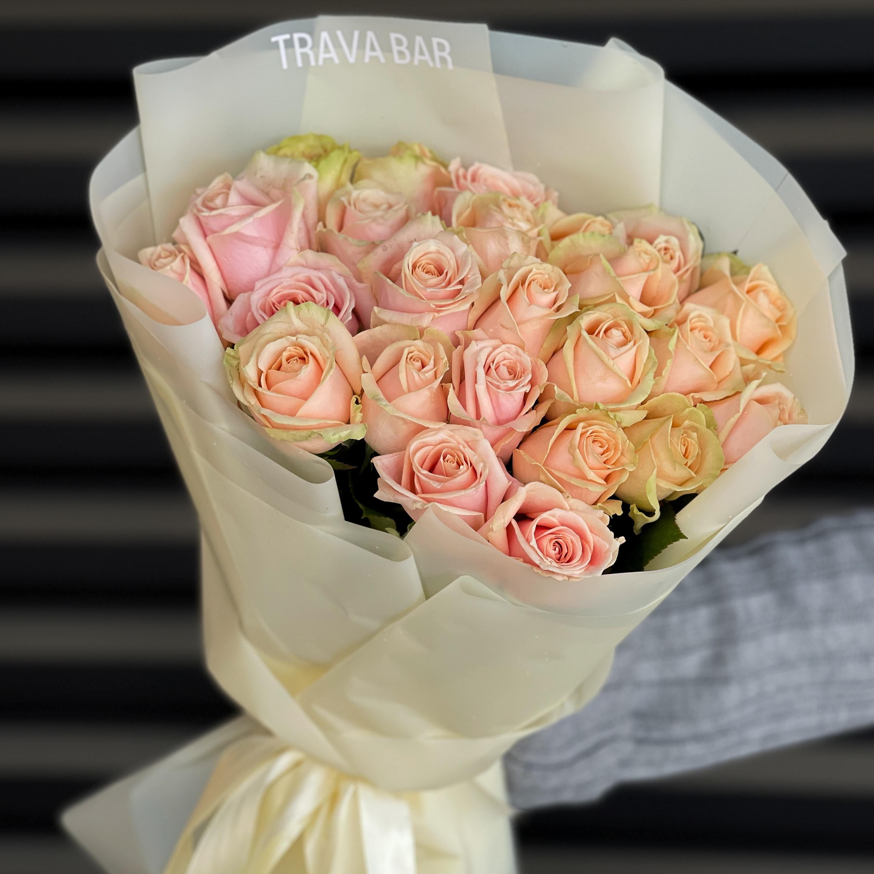 Букет из 25 персиковых роз 50/60 см