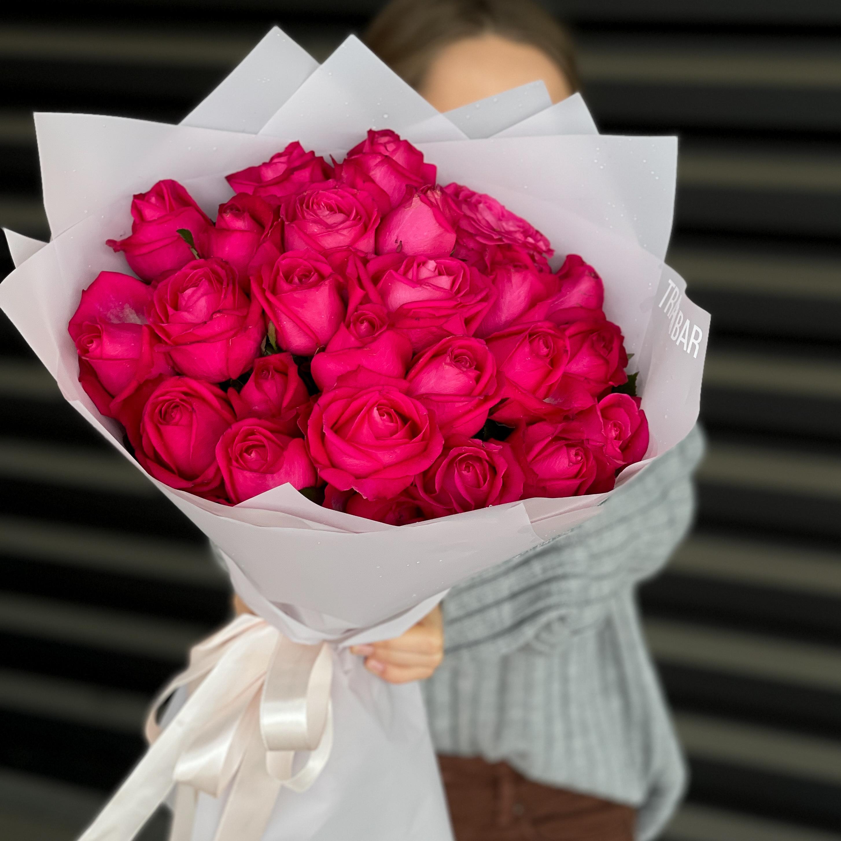 Букет из 25 вишневых роз 50/60 см