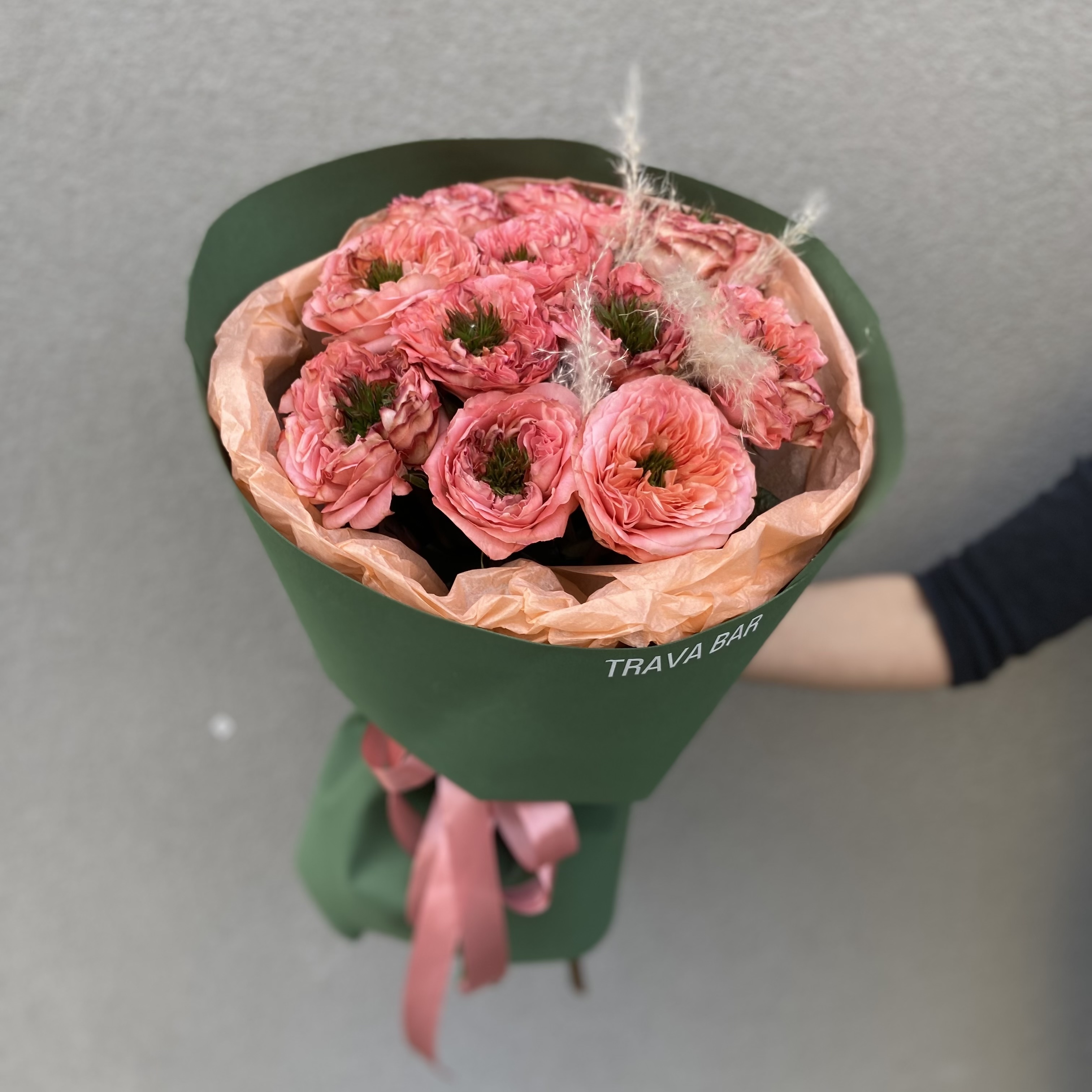 Букет из 11 нежных пионовидных роз 50 см фото 1