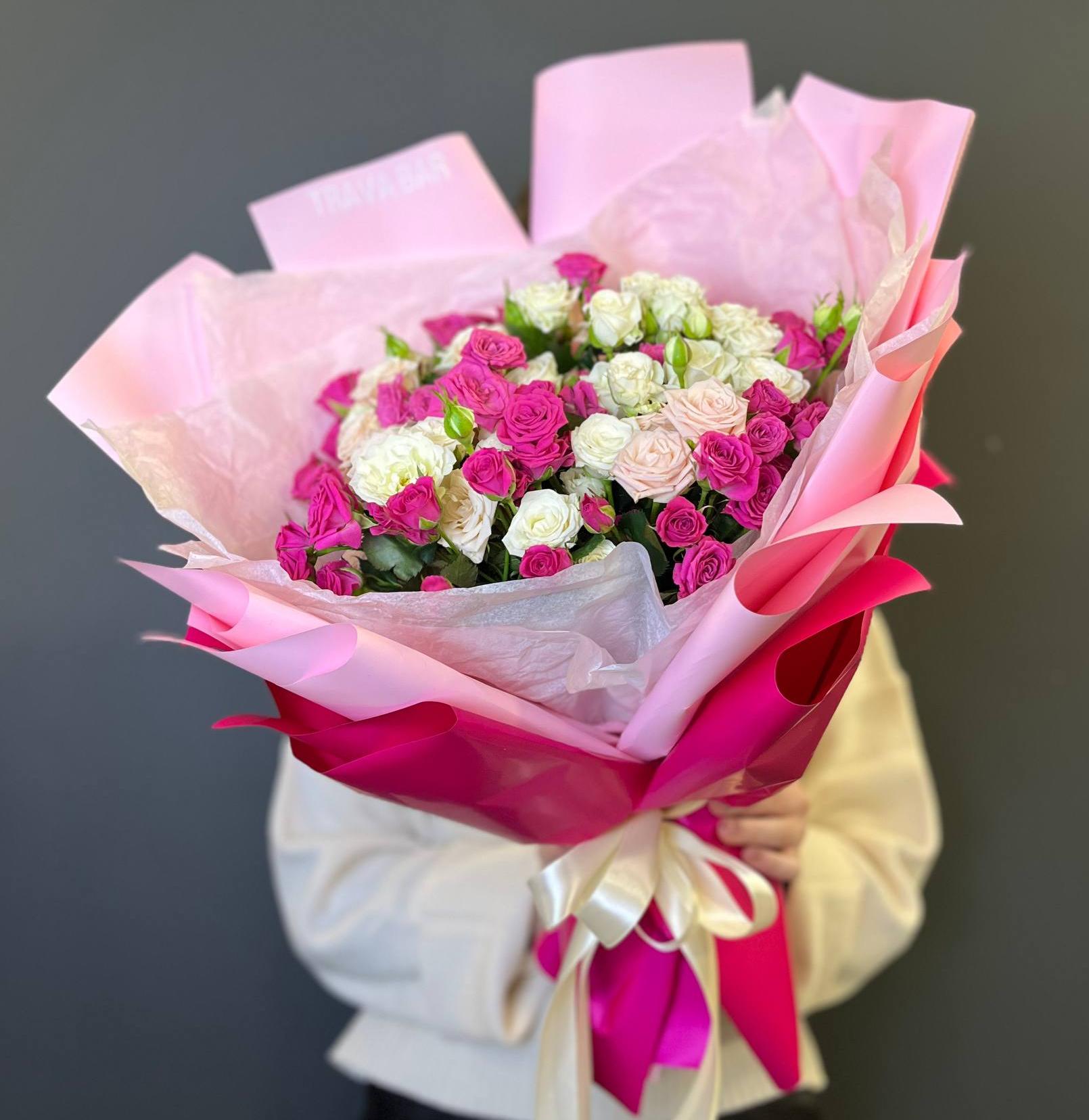 25 нежных кустовых роз