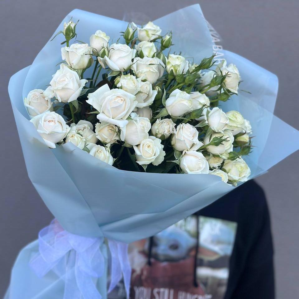 Букет из 9 белых кустовых пионовидных роз