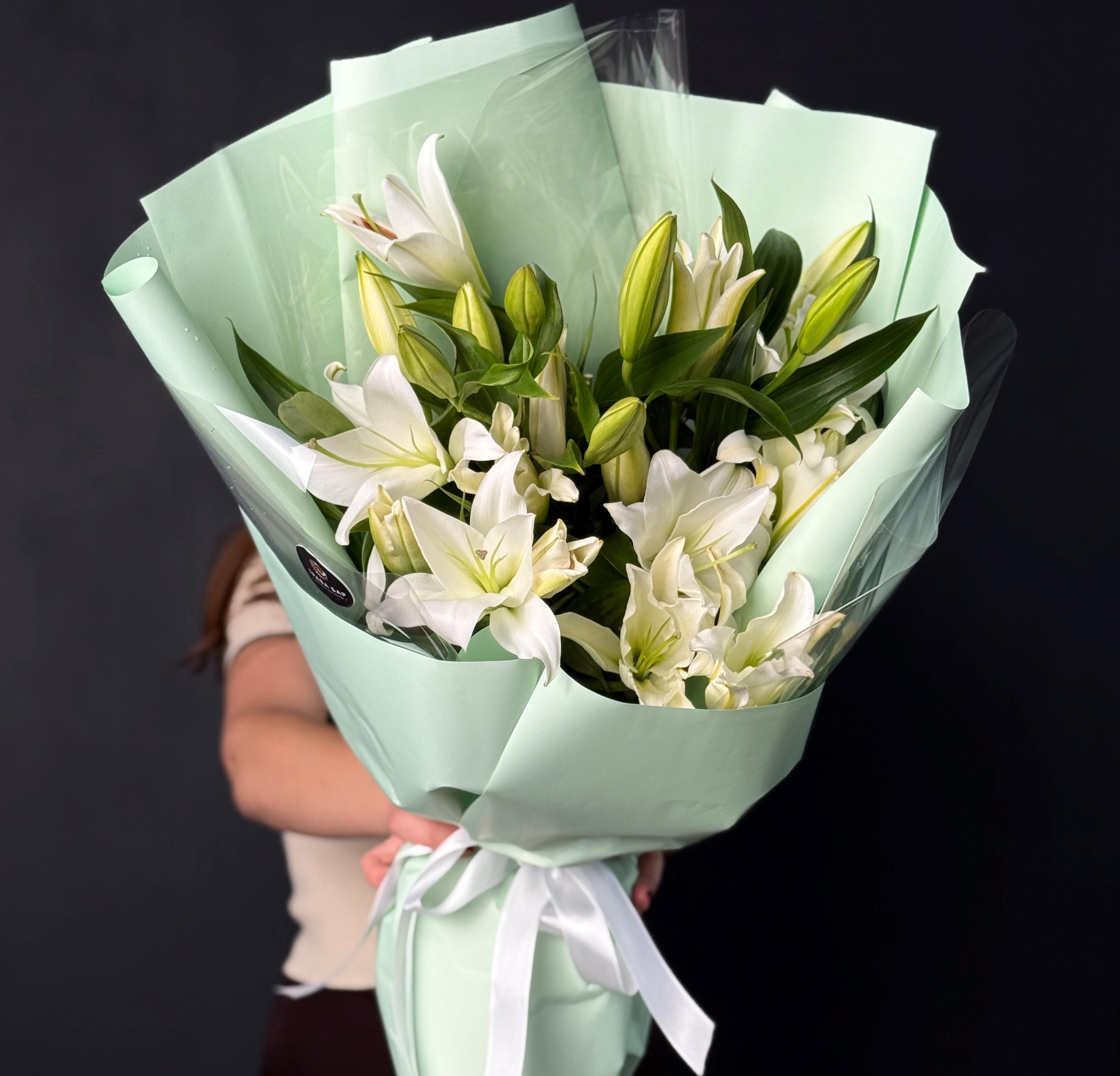 7 белоснежных лилий