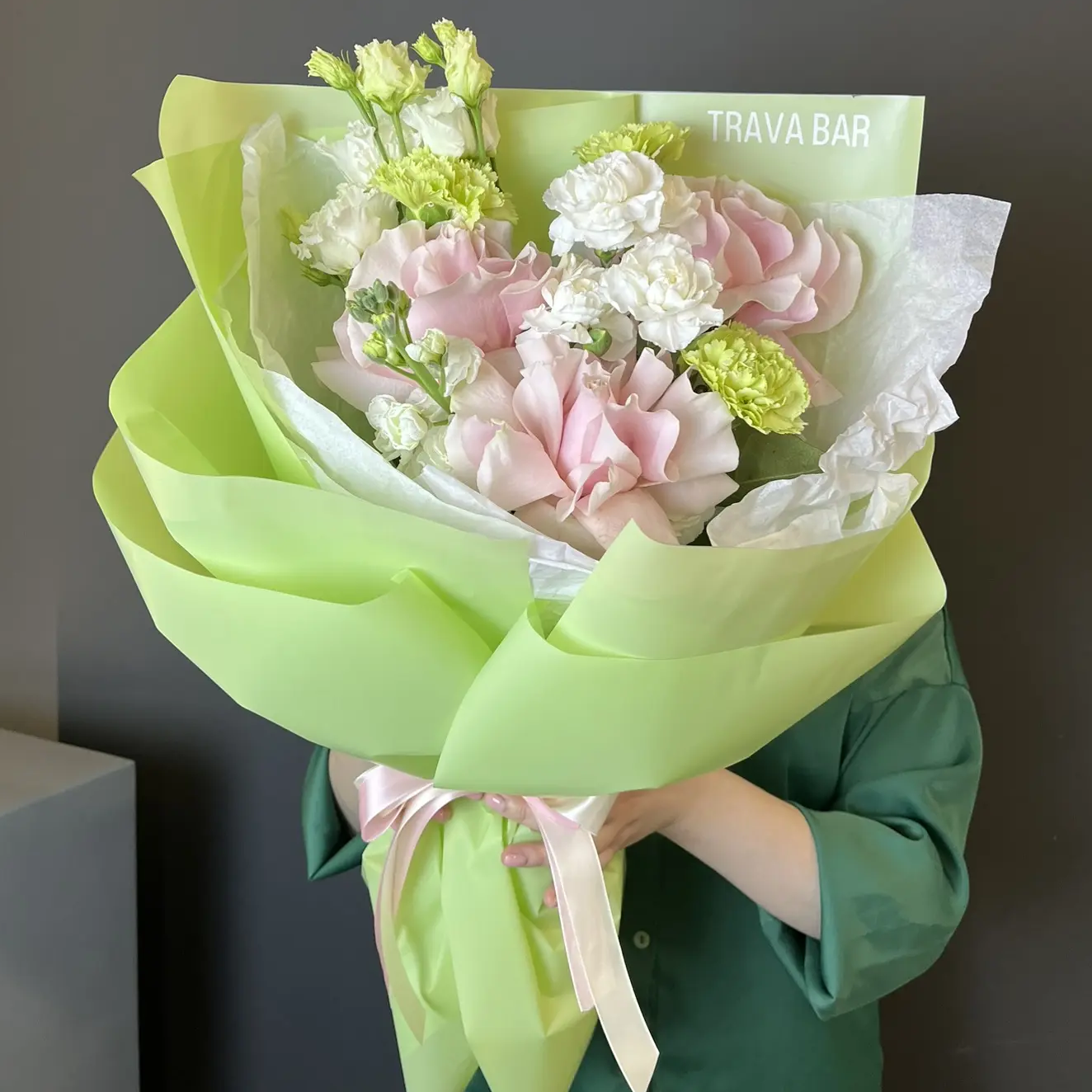 Букет "Мохито с лепесками роз S"