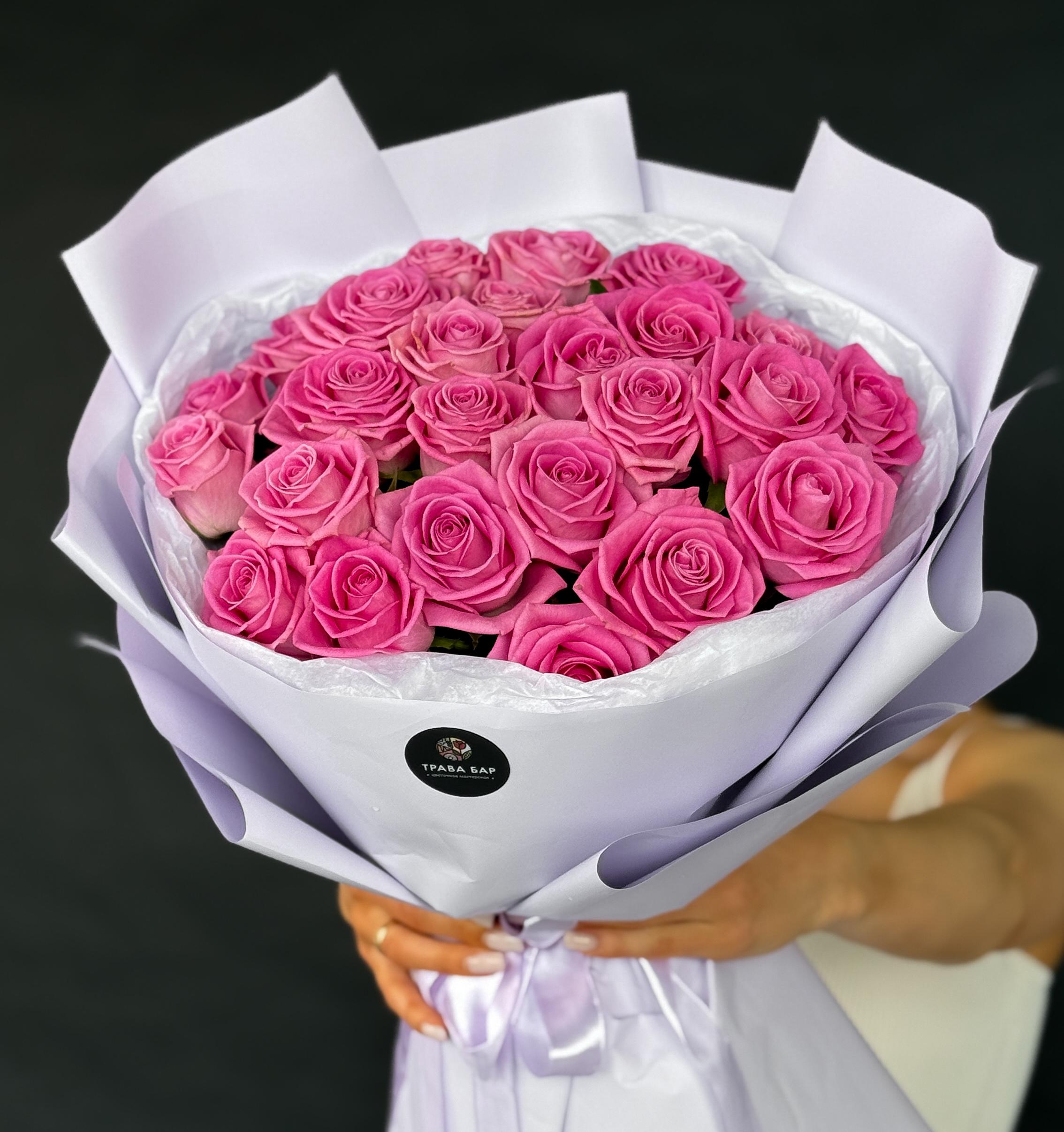 25 малиновых роз 50/60 см в оформлении фото 1