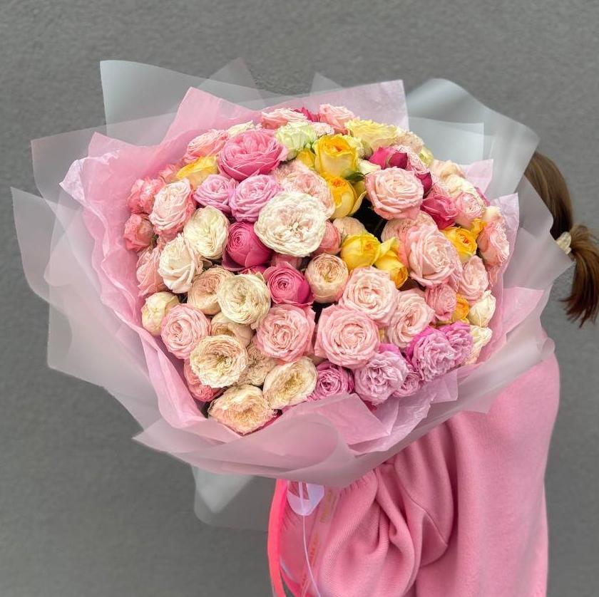 Букет из 51 кустовой разноцветной розы