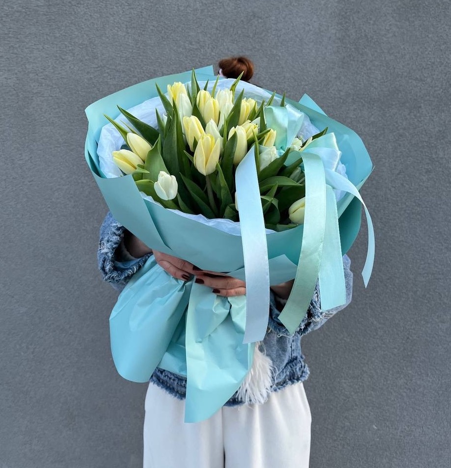 Букет из 35 лимонных тюльпанов фото 1