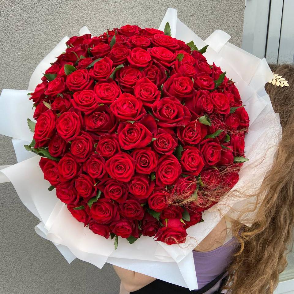 Букет "101 красная роза 50/60 см в оформлении" фото 1