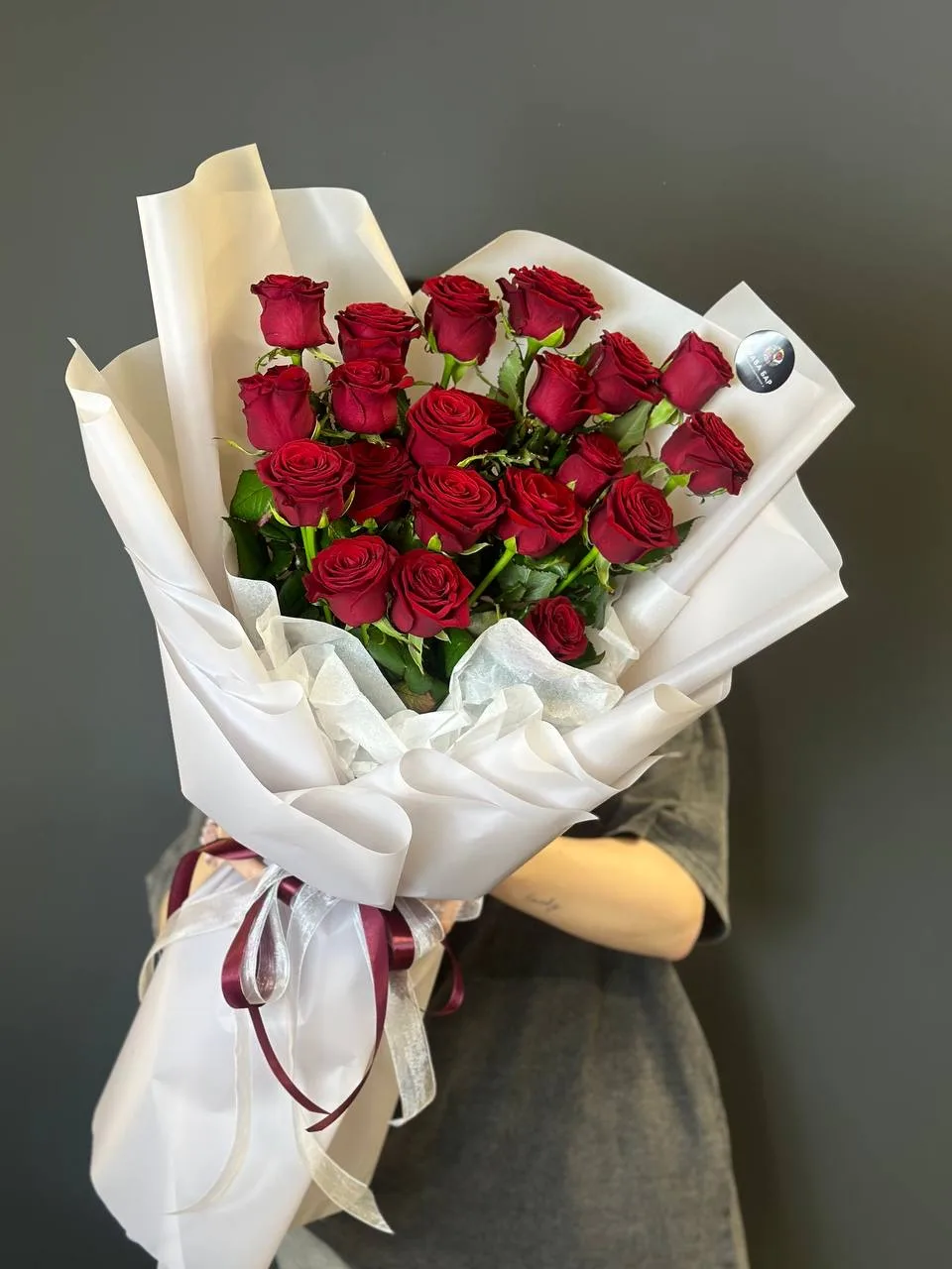 Букет "21 бордовая эквадорская роза 100/110 см"