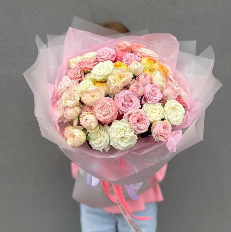 Букет из 25 кустовых разноцветных роз