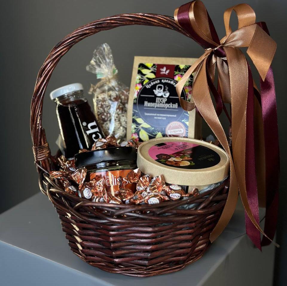 Подарочная корзина "Сладкое послание"