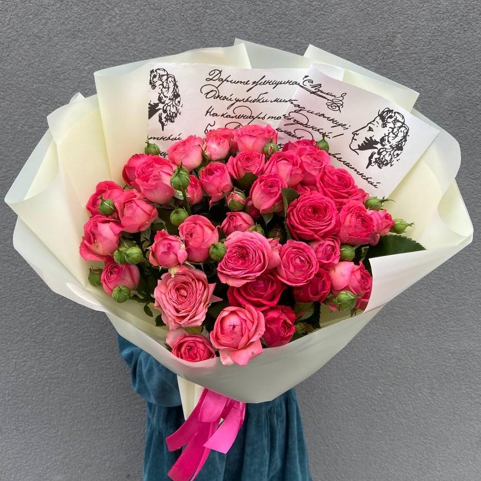 Букет из 11 кустовых пионовидных роз 40/50 см