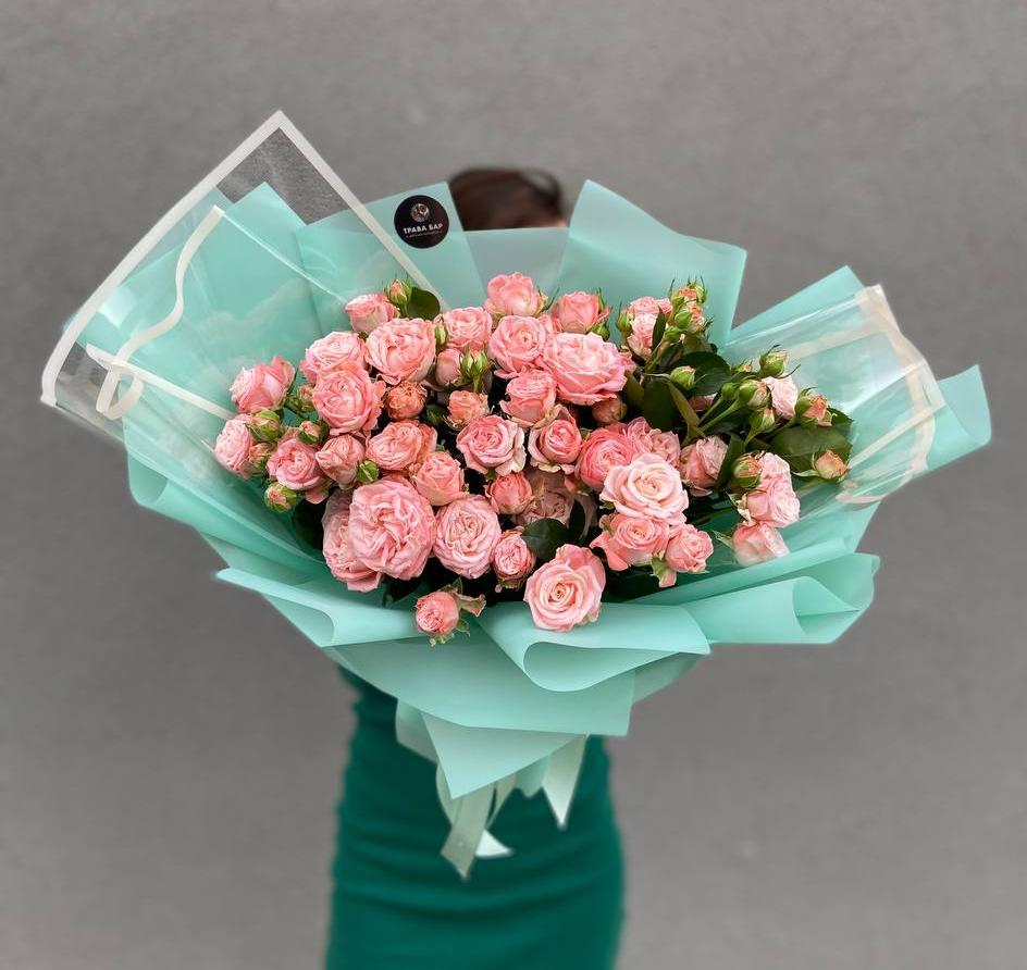 Букет из 15 розовых кустовых пионовидных роз 40/50 см