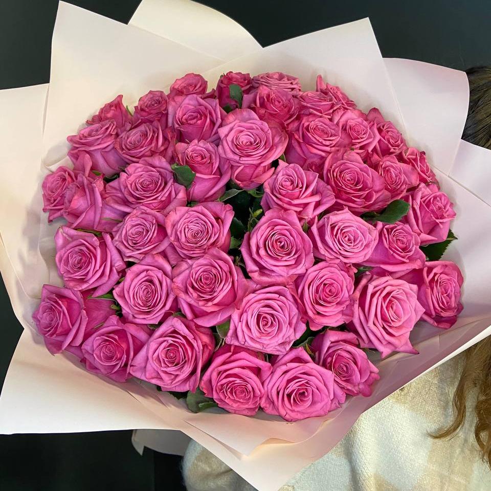 Букет из 43 малиновых роз 50/60 см