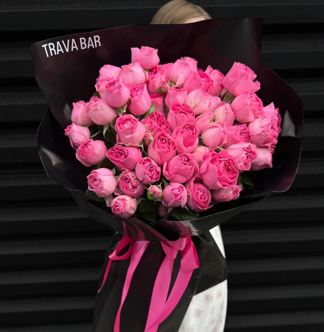 Букет "15 сочных кустовых пионовидных роз 40/50 см"