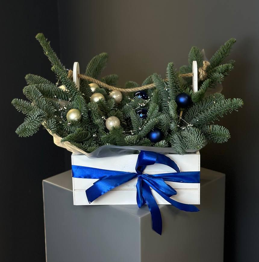 Композиция "Голубая ель"