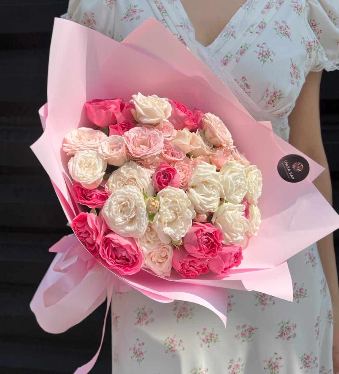 Букет "15 ягодных кустовых пионовидных роз 40/50 см"