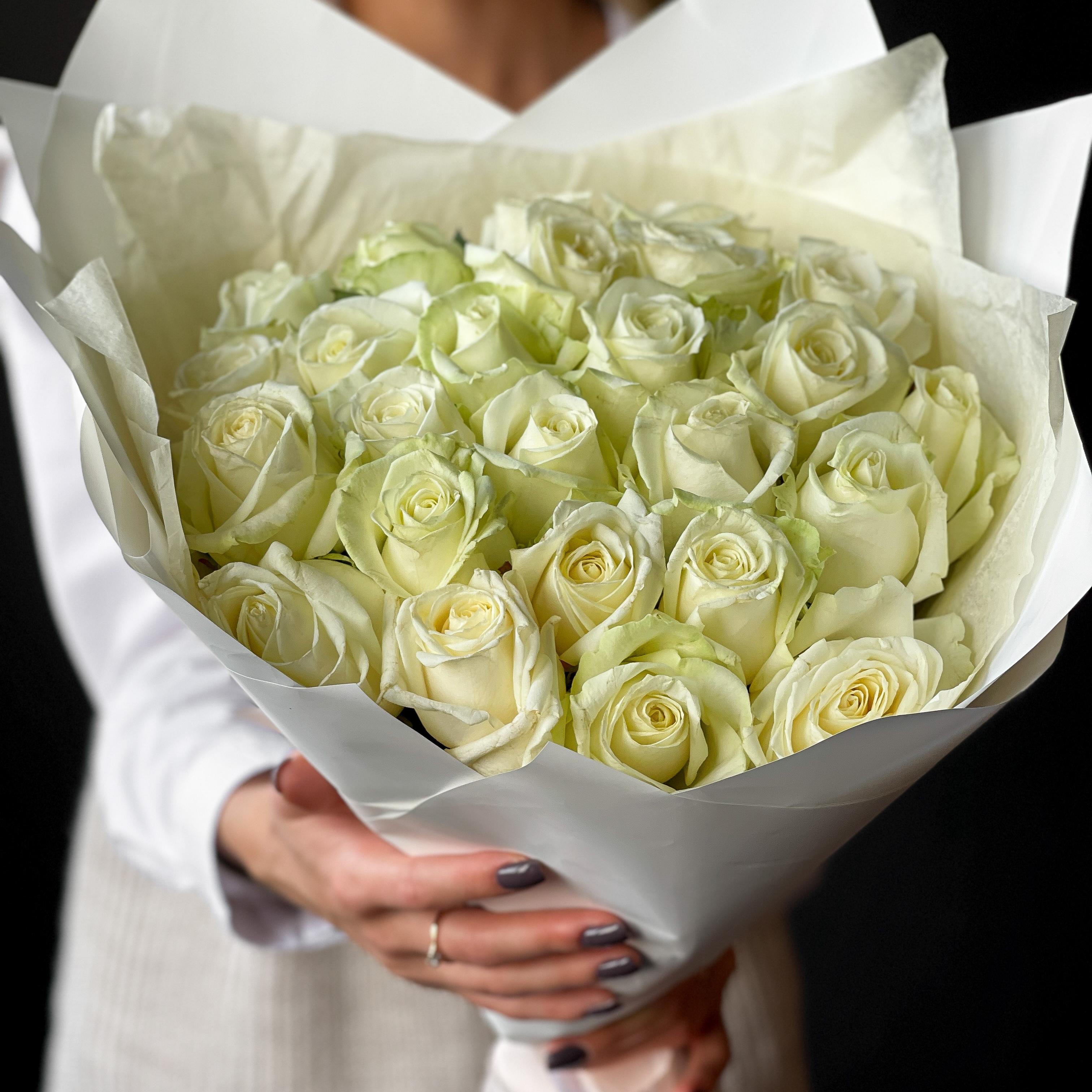 Букет из 25 белых роз 50/60 см фото 1
