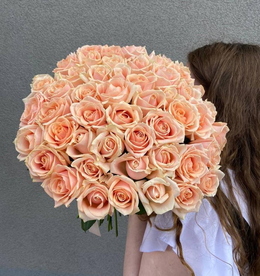 51 персиковая роза 50/60 см под ленту фото 1