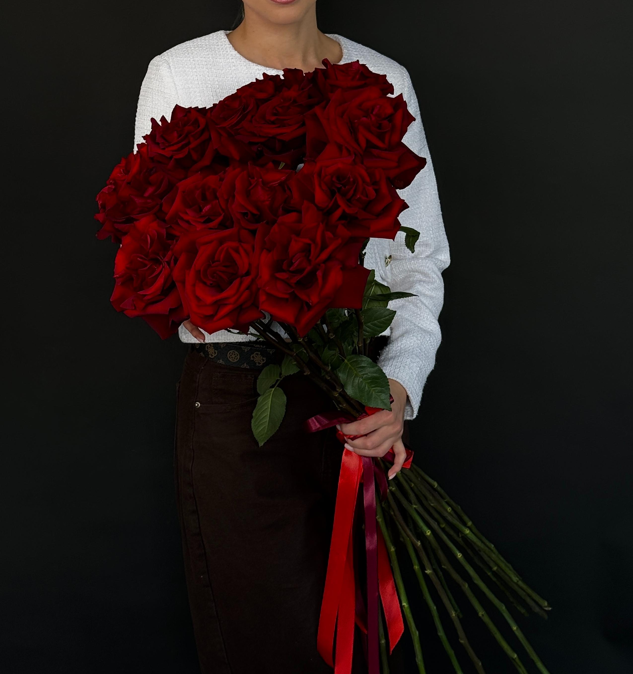 15 бордовых французских роз 100/110 см под ленту фото 1