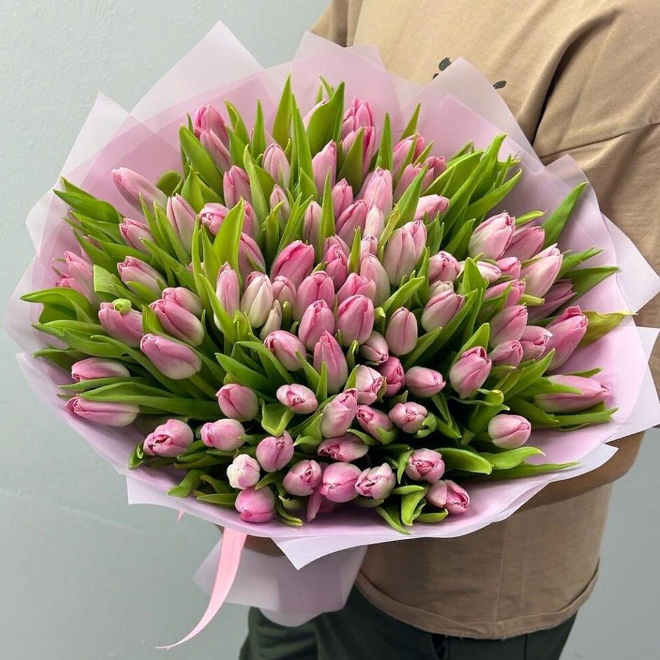 Букет "101 розовый тюльпан в оформлении"