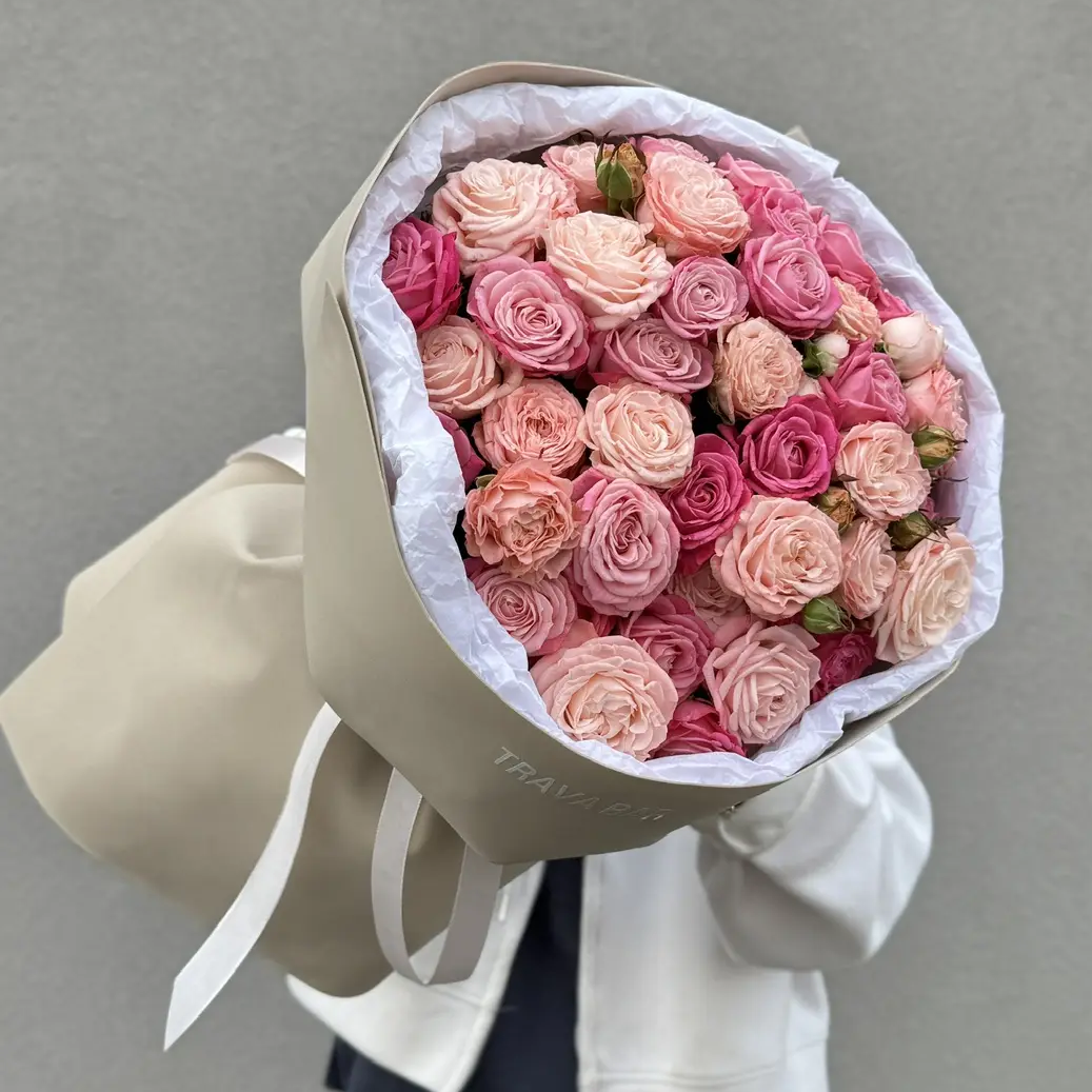 Букет из 25 нежно-розовых кустовых роз фото 1