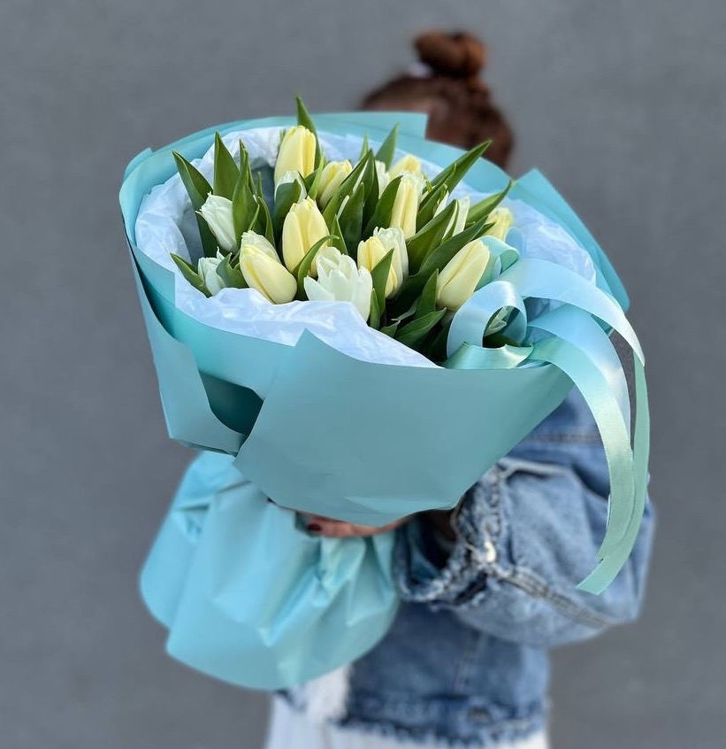 Букет из 25 лимонных тюльпанов
