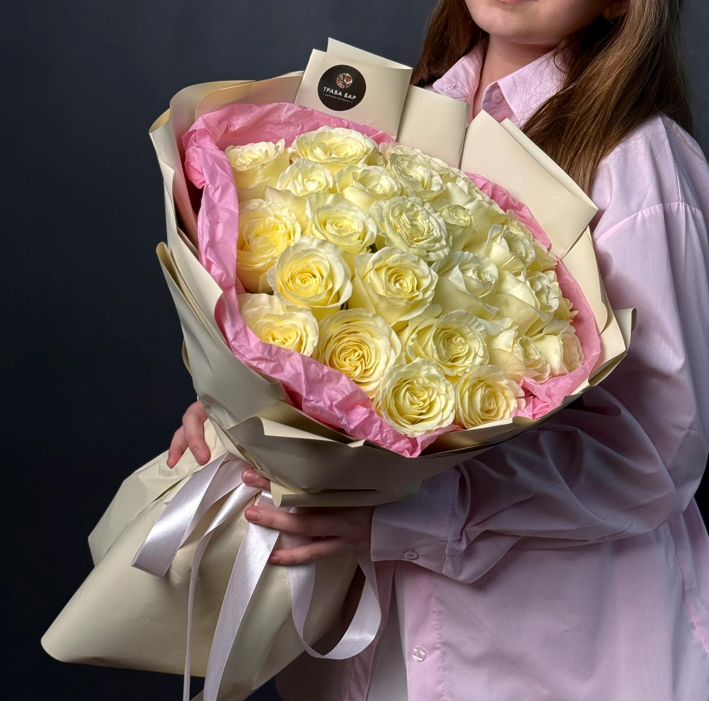 25 белых роз 50/60 см