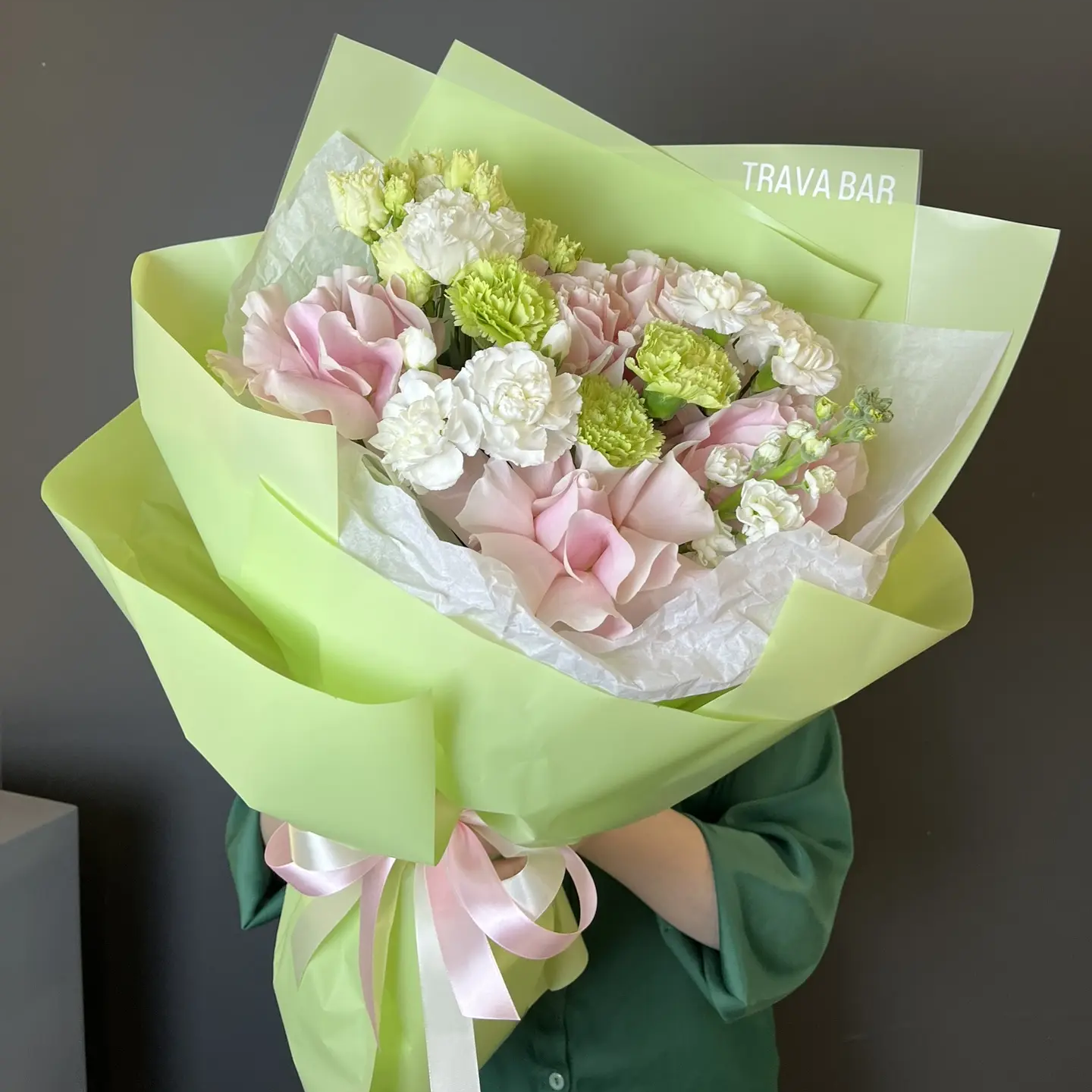 Букет "Мохито с лепесками роз М"