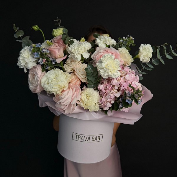 Сборная композиция из гортензии, ранункулюсов и твидии фото 2