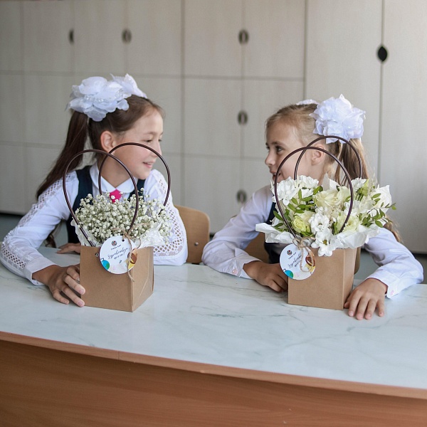 Композиция в сумочке "Белоснежное облачко" фото 3
