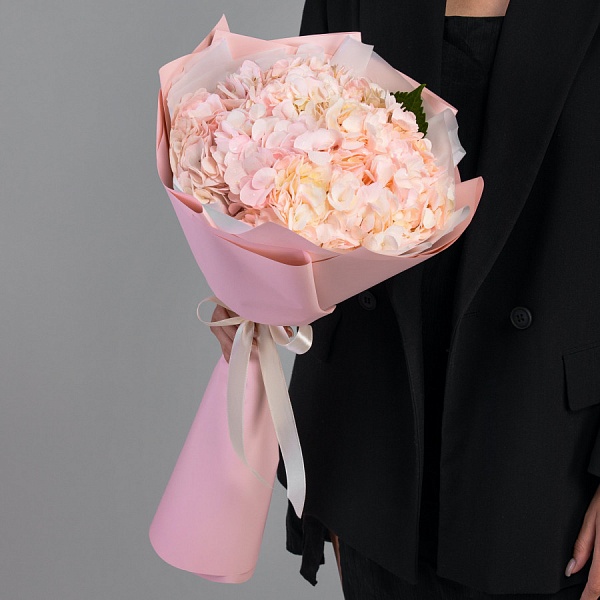 Букет из 3 розовых гортензий