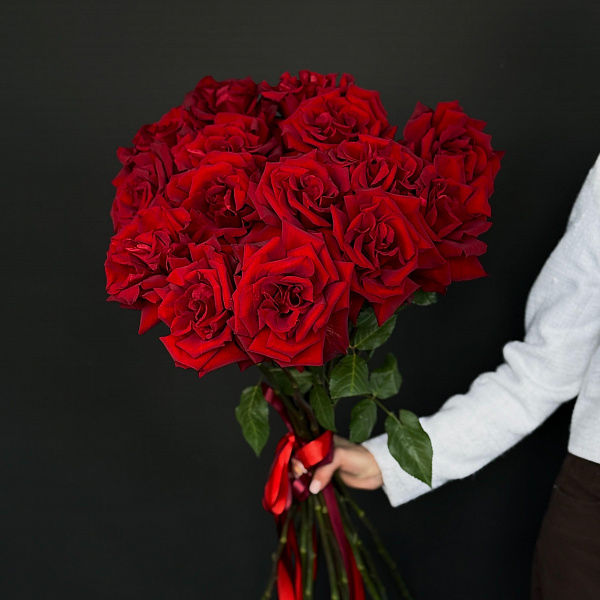 15 бордовых французских роз 100/110 см под ленту фото 2