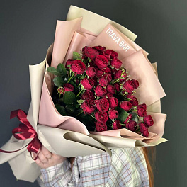 Букет из 7 кустовых пионовидных роз сорта Maroon