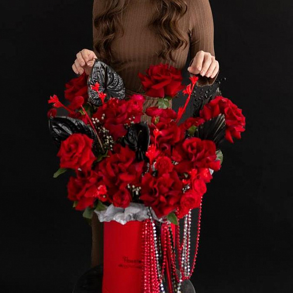 Композиция "Красное и черное" фото 2