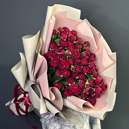 Букет из 15 кустовых пионовидных роз сорта Maroon