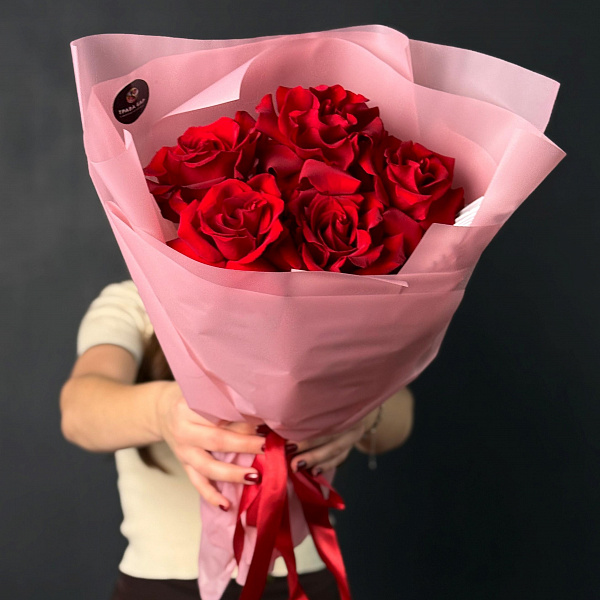 5 красных французских роз фото 2