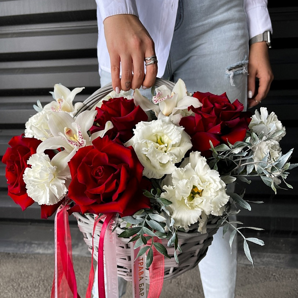 Корзинка цветов "Тайна" фото 2