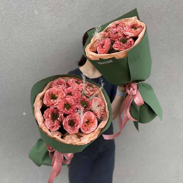 Букет из 11 нежных пионовидных роз 50 см фото 2